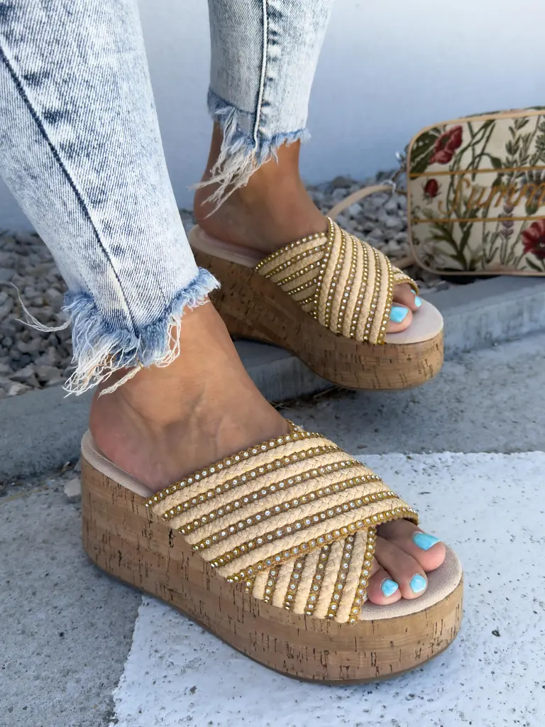 Platformové šľapky zdobené kamienkami MADONA - next