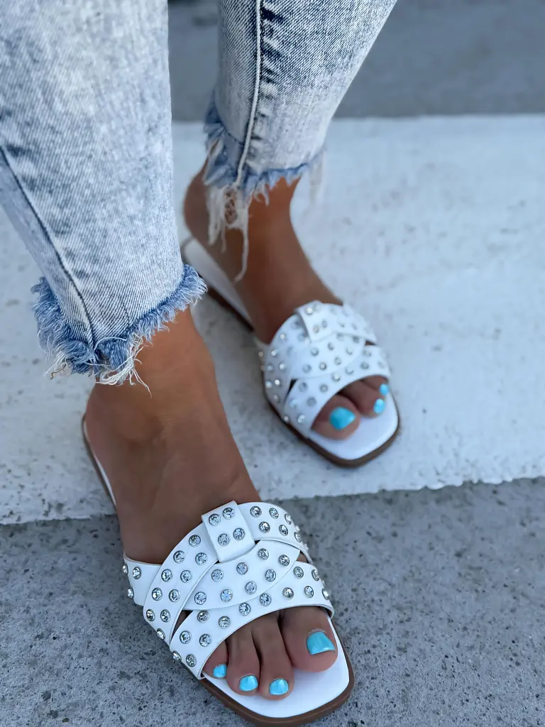 Šľapky zdobené striebornými kamienkami LAMIA- - next