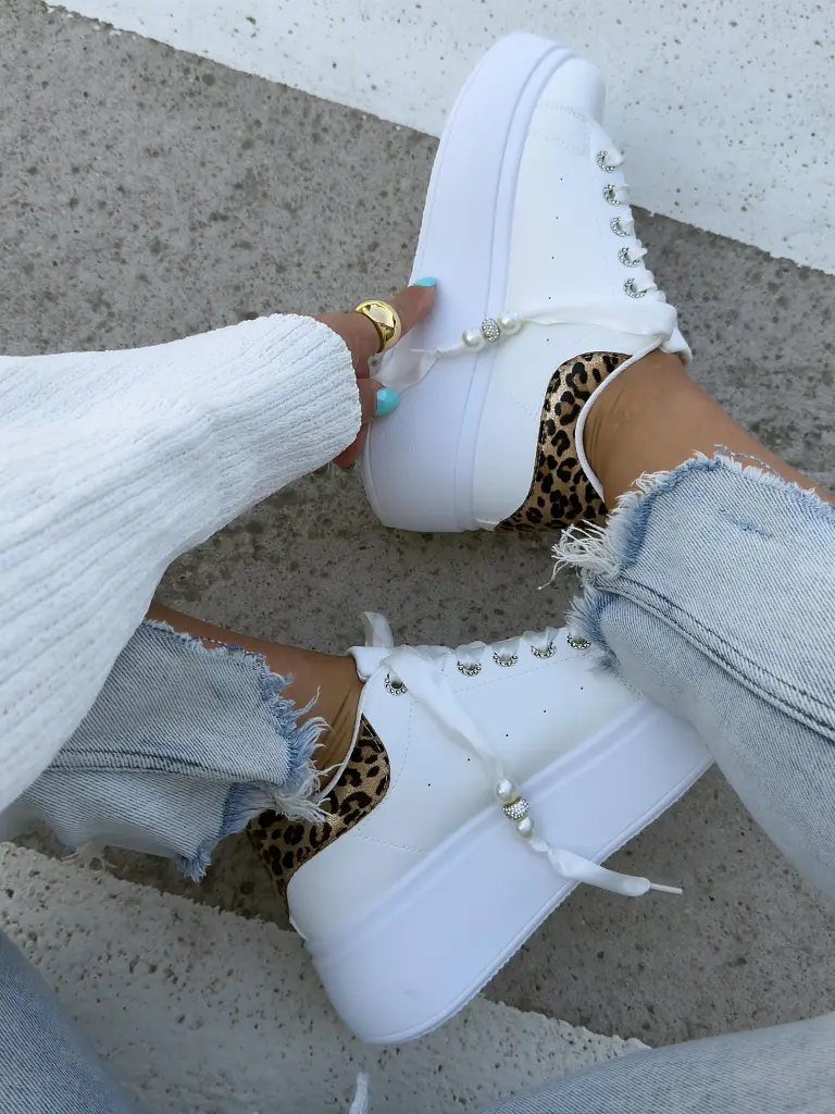 Platformové tenisky zdobené kamienkami ZELINA - next