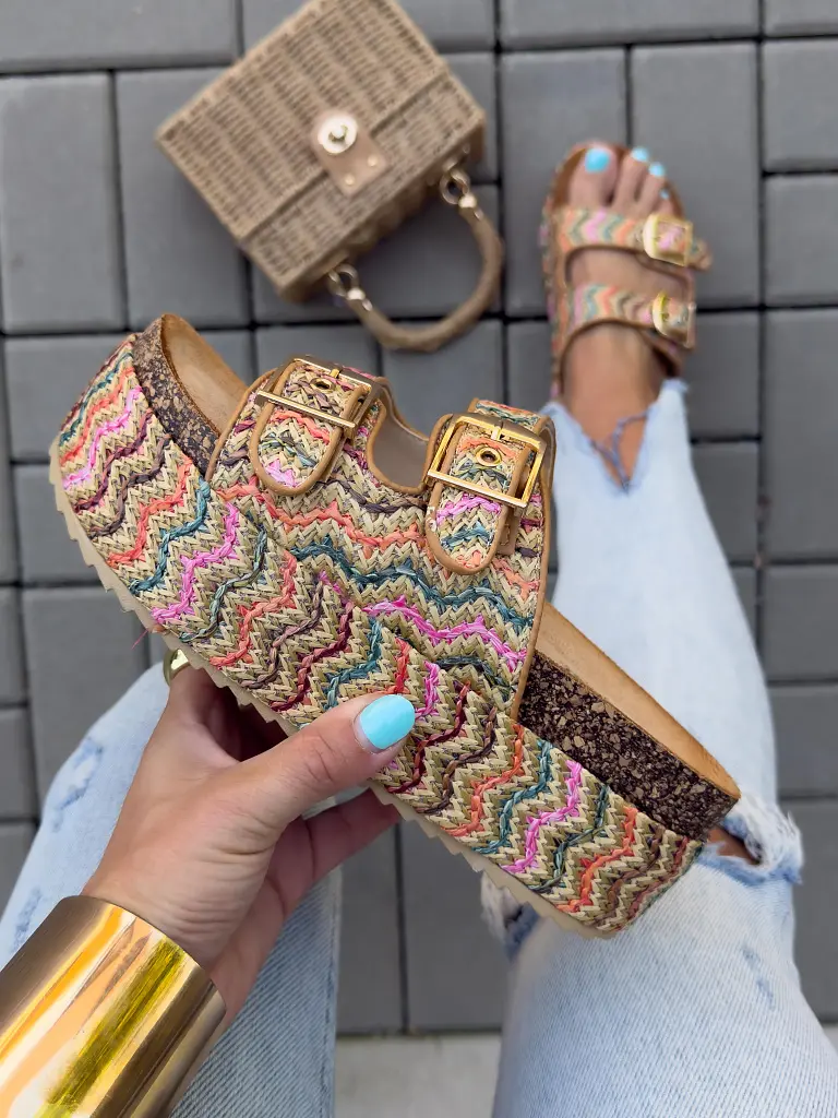 Vzorované šľapky na platforme DATOLA