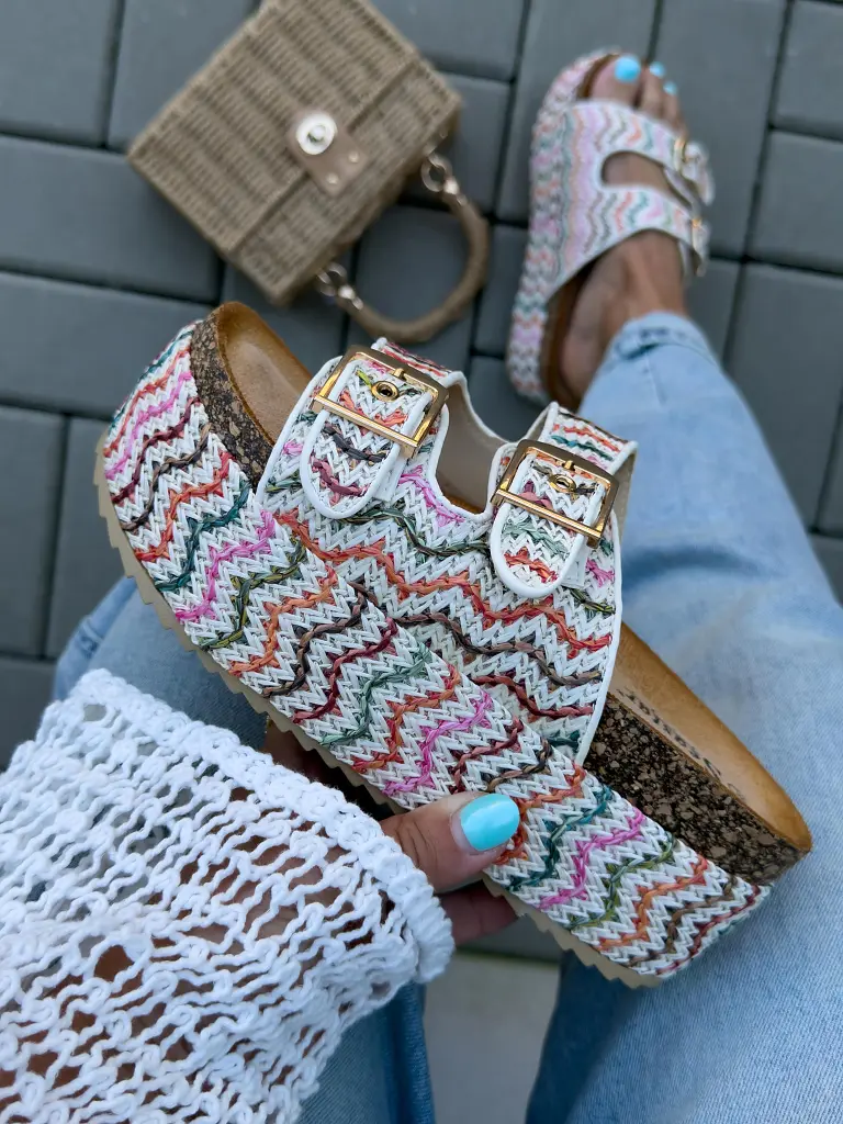 Vzorované šľapky na platforme DATOLA