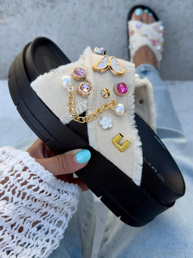 Denim šľapky zdobené kamienkami COLLINS