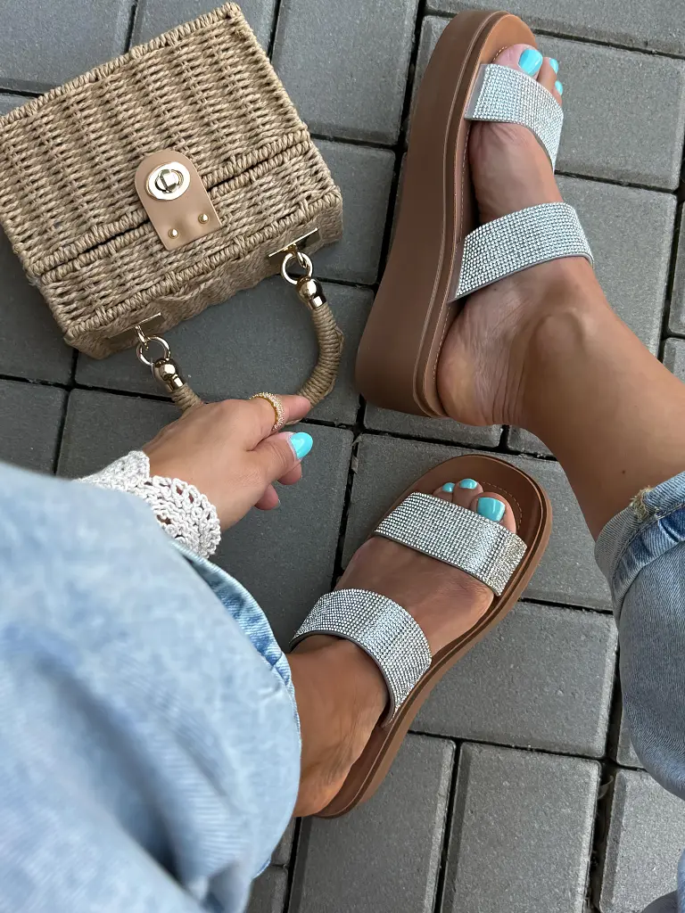 Šľapky zdobené kamienkami MANUELA - next