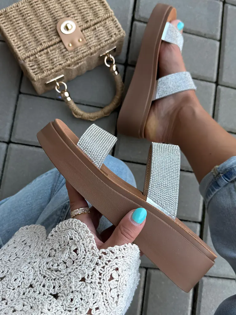 Šľapky zdobené kamienkami MANUELA