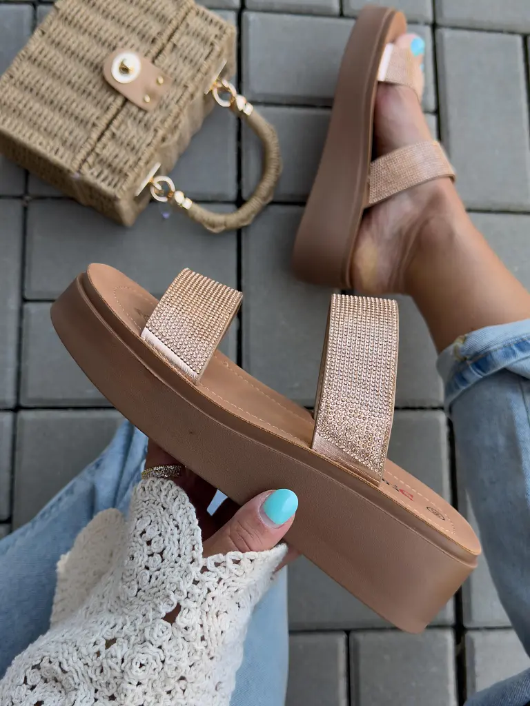 Šľapky zdobené kamienkami MANUELA - next