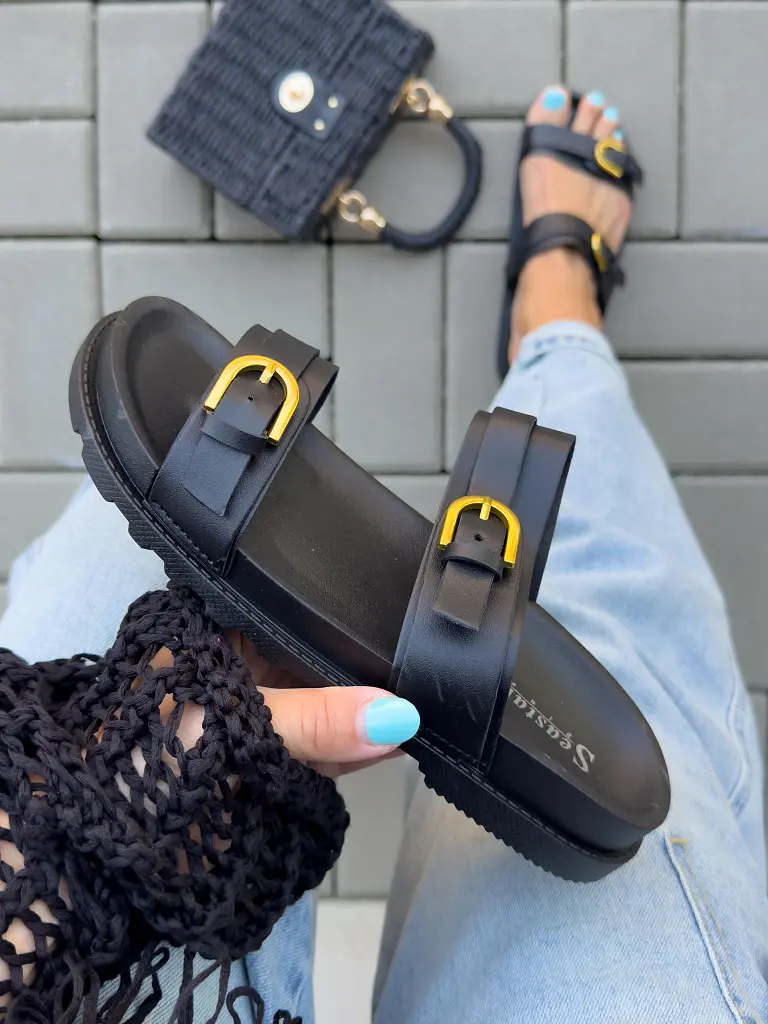 Čierne šľapky so zlatou ozdobou MARCIA - next