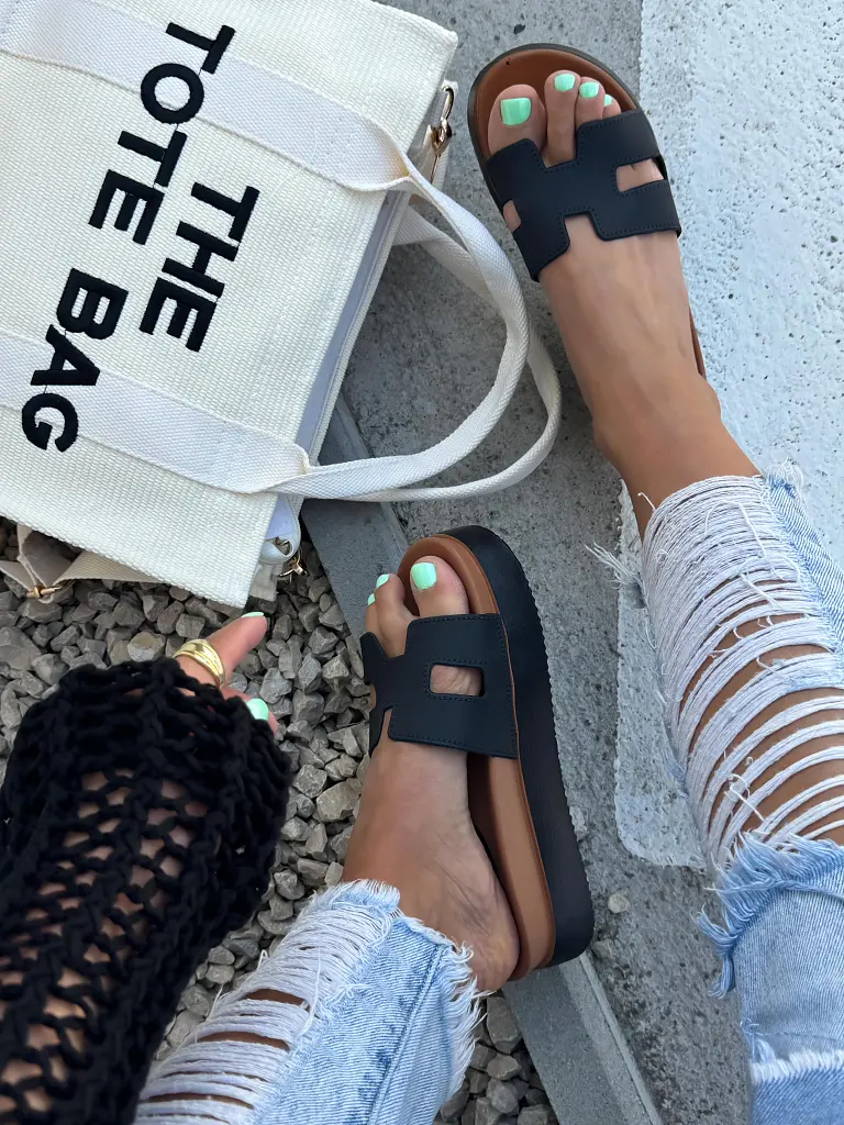 Čierne platformové šľapky LUNNA - next