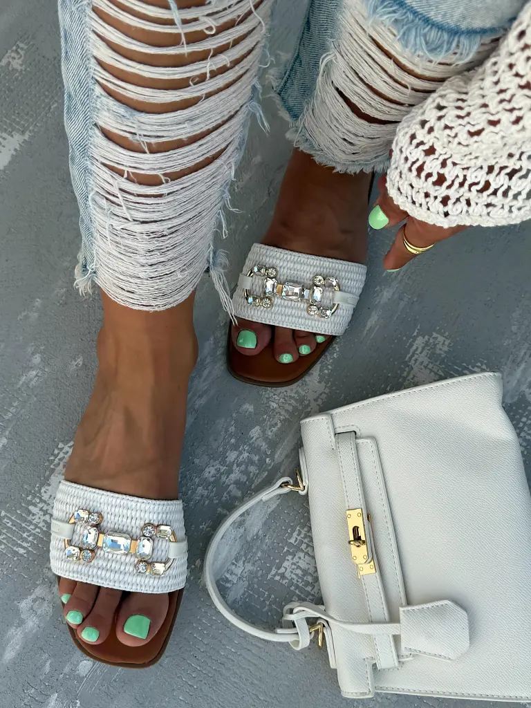 Dámske šľapky so striebornou ozdobou ARUNA - next