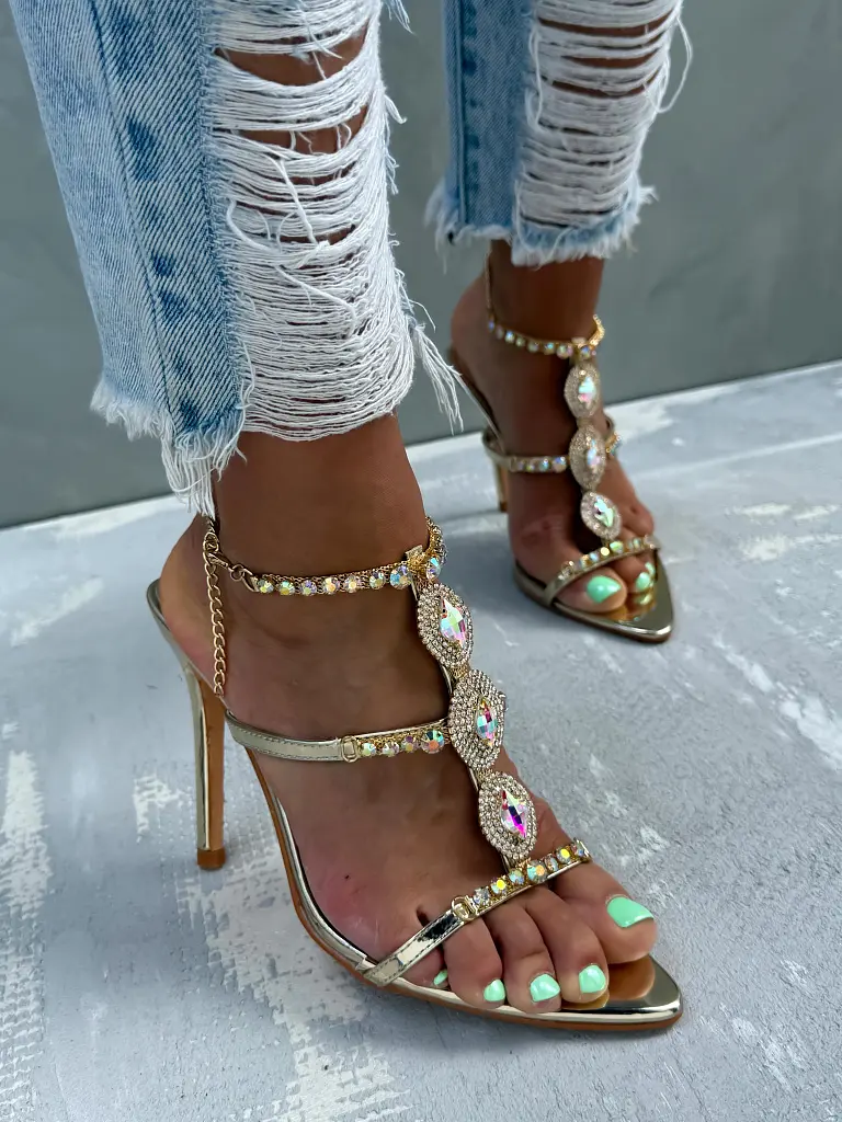 Exkluzívne sandále zdobené kamienkami a reťazou NAKIYA