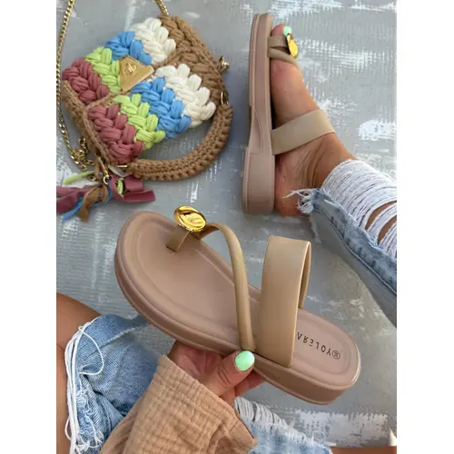 Dámske šľapky so zlatou ozdobou ALIENOR veľkosť: 38