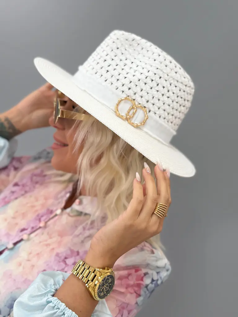 Dámsky letný klobúk so zlatou ozdobou - next