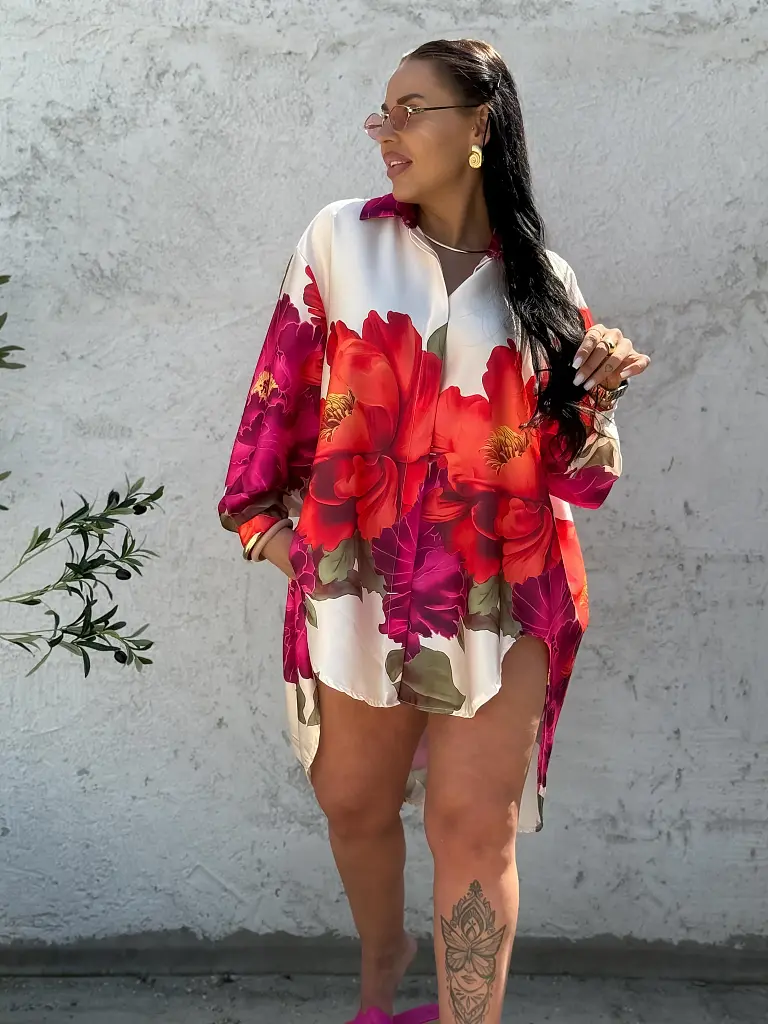 Kvetovaná saténová blúzka CARMON - next