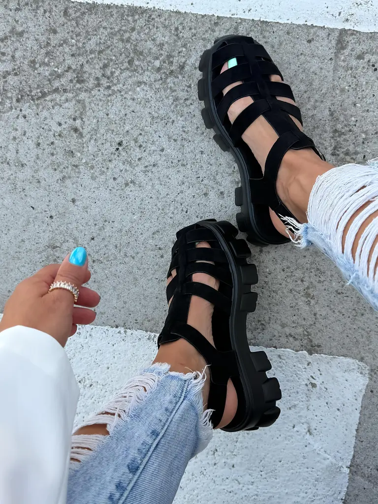 Čierne platformové sandále HERMA