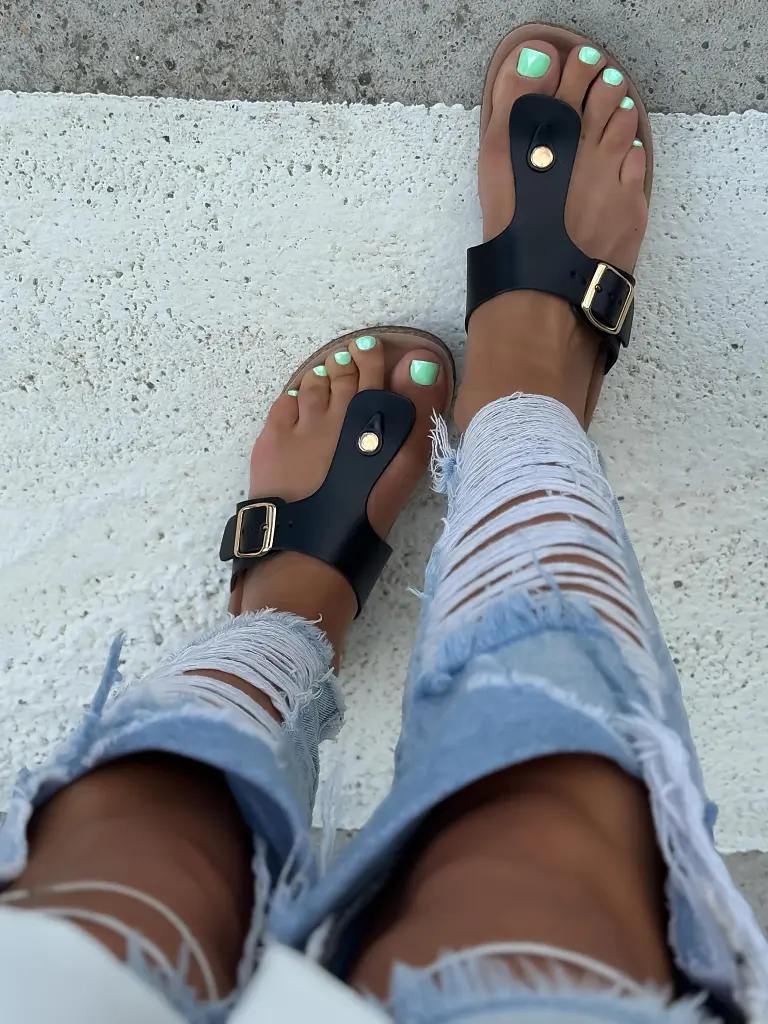 Dámske šľapky so zlatou ozdobou PAULINA-