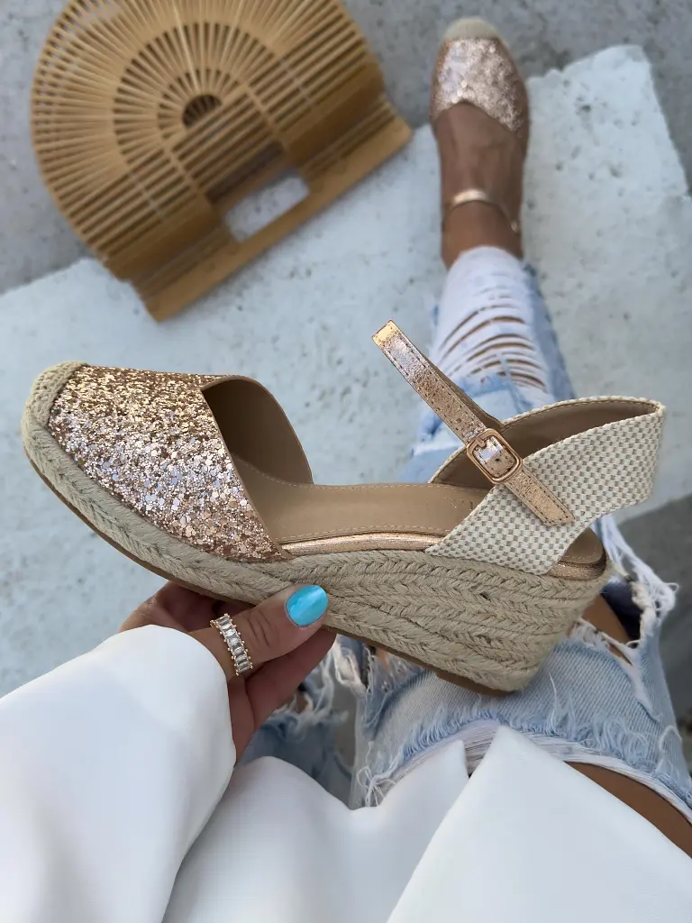 Trblietavé dámske sandále GOLDY - next