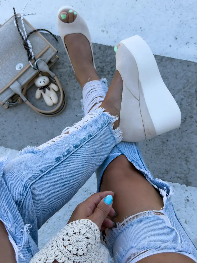 Béžové sandále na platforme TALYSA - next