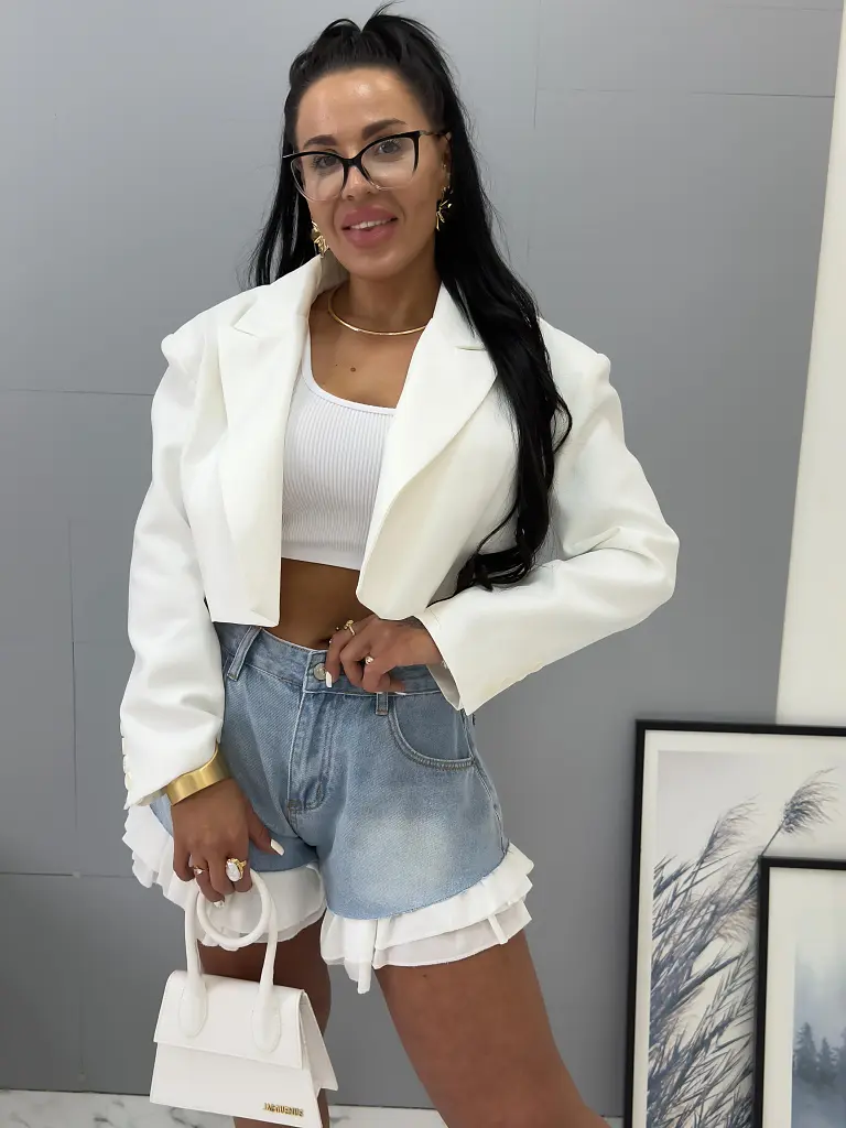 Krátke crop sako s vypchávkami na ramenách MADISON - next