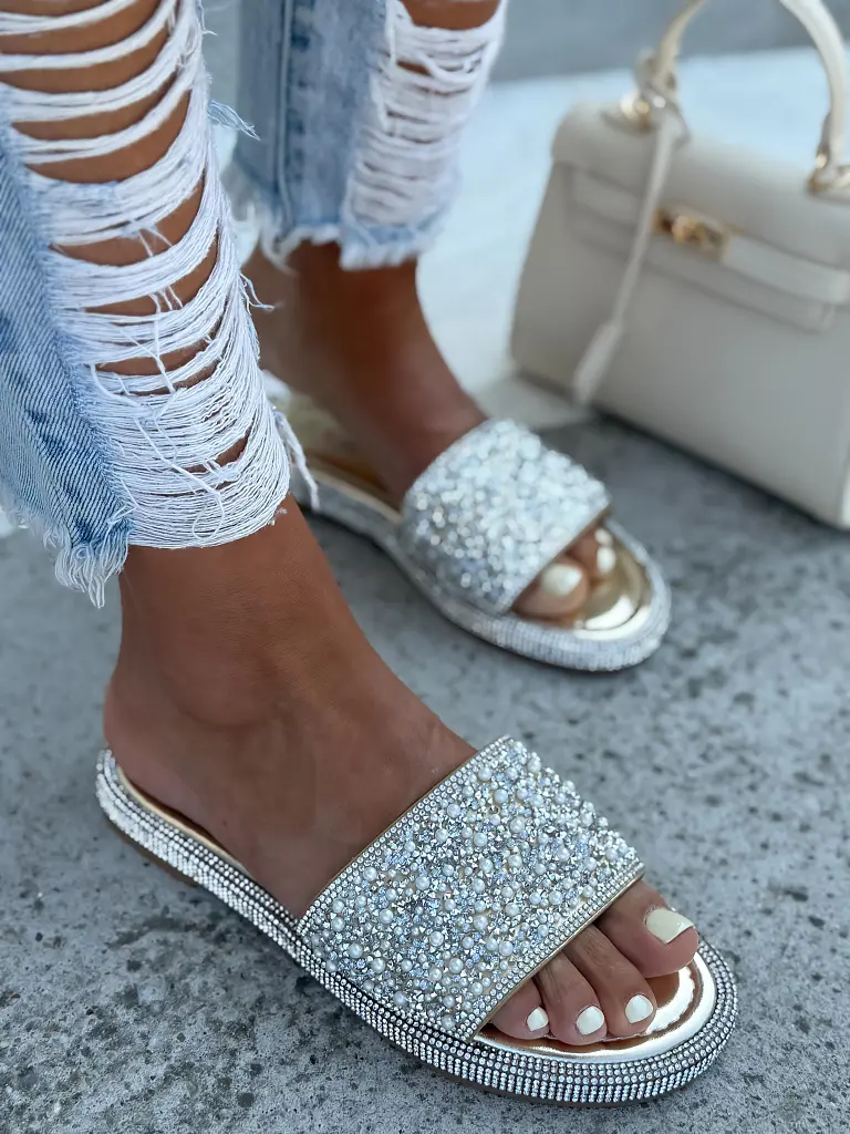 Šľapky zdobené kamienkami SHIRLEY - next