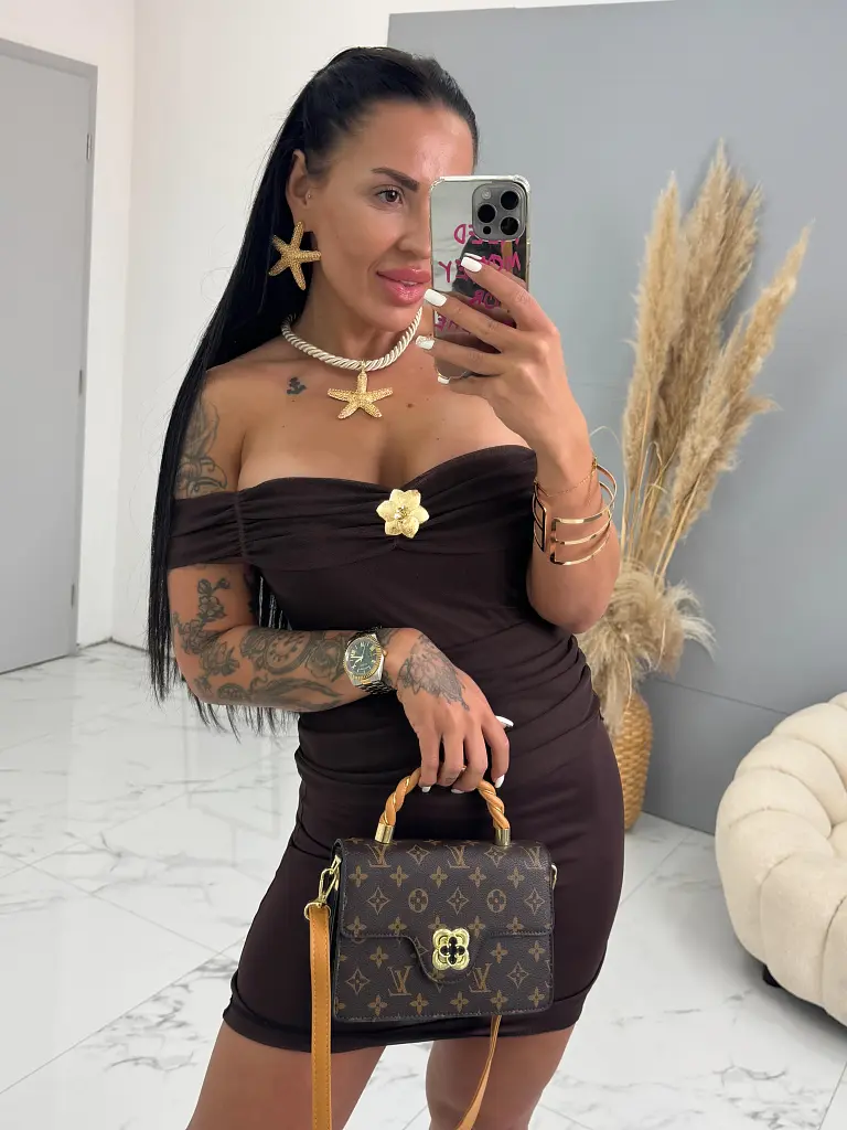 Hnedé šifónové šaty so zlatou ozdobou LYGIA