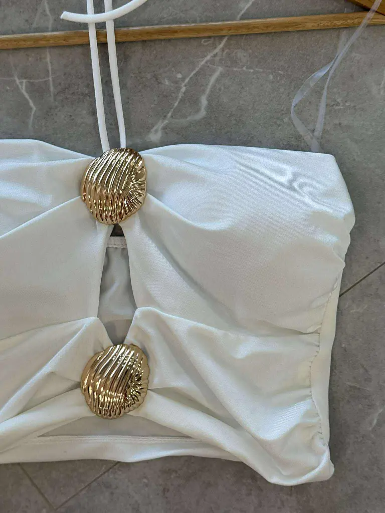 Crop-top na viazanie za krkom s vypchávkami CAMILA - next