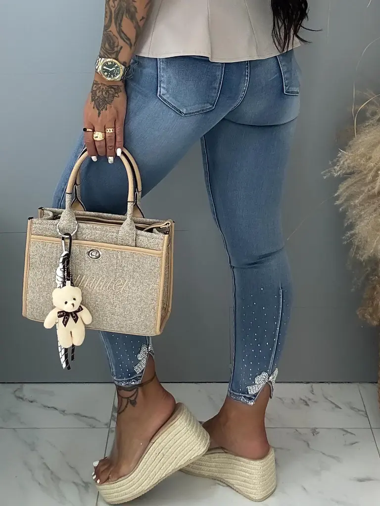 Skinny rifle zdobené kamienkami a korálikmi