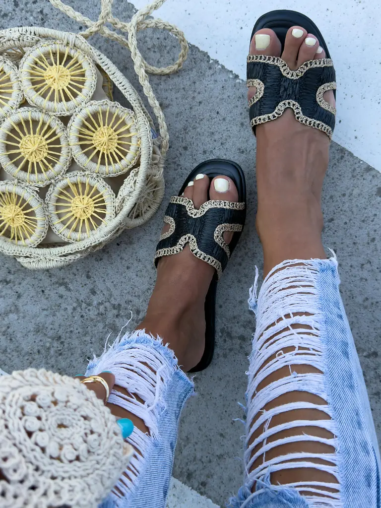 Čierne dámske šľapky ATINA - next