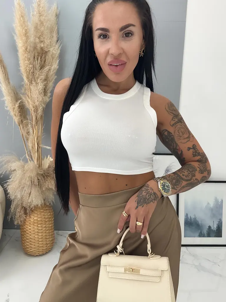 Vrúbkovaný biely crop top TAMALYN