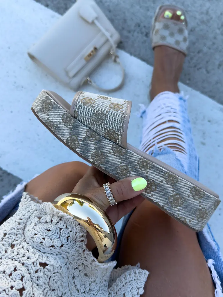 Vzorované platformové šľapky TECA