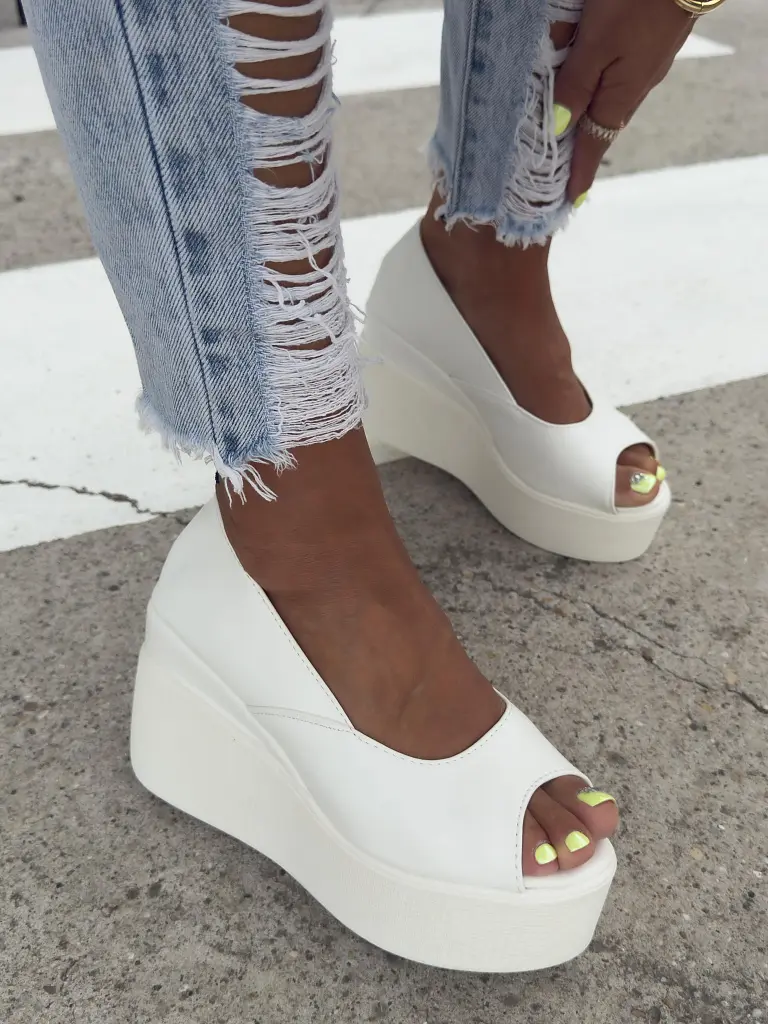 Biele sandále na platforme MANTYS-
