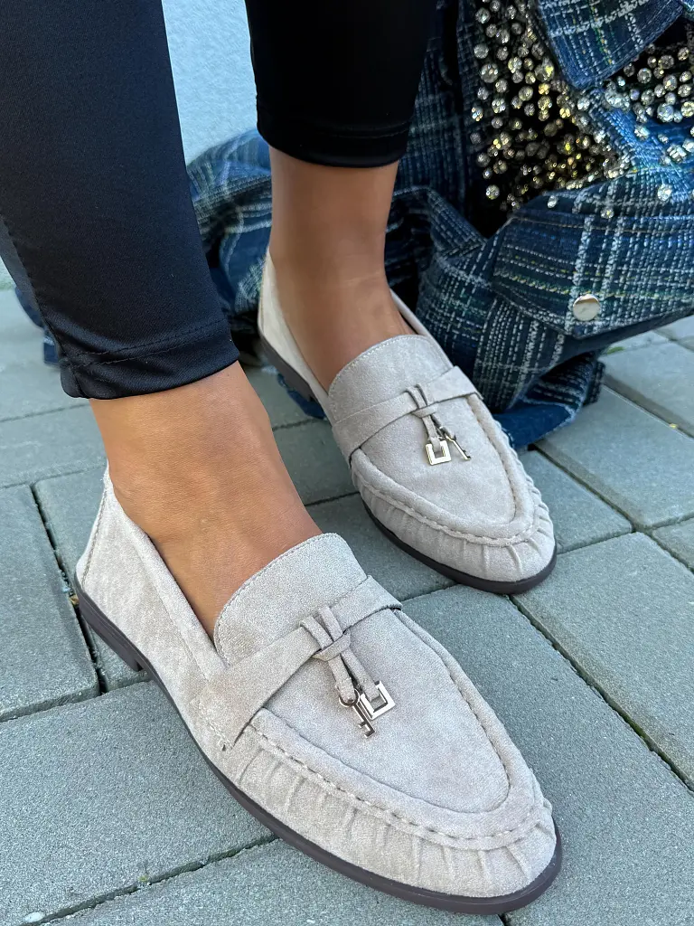 Mokasíny so zlatou ozdobou WRENA - next