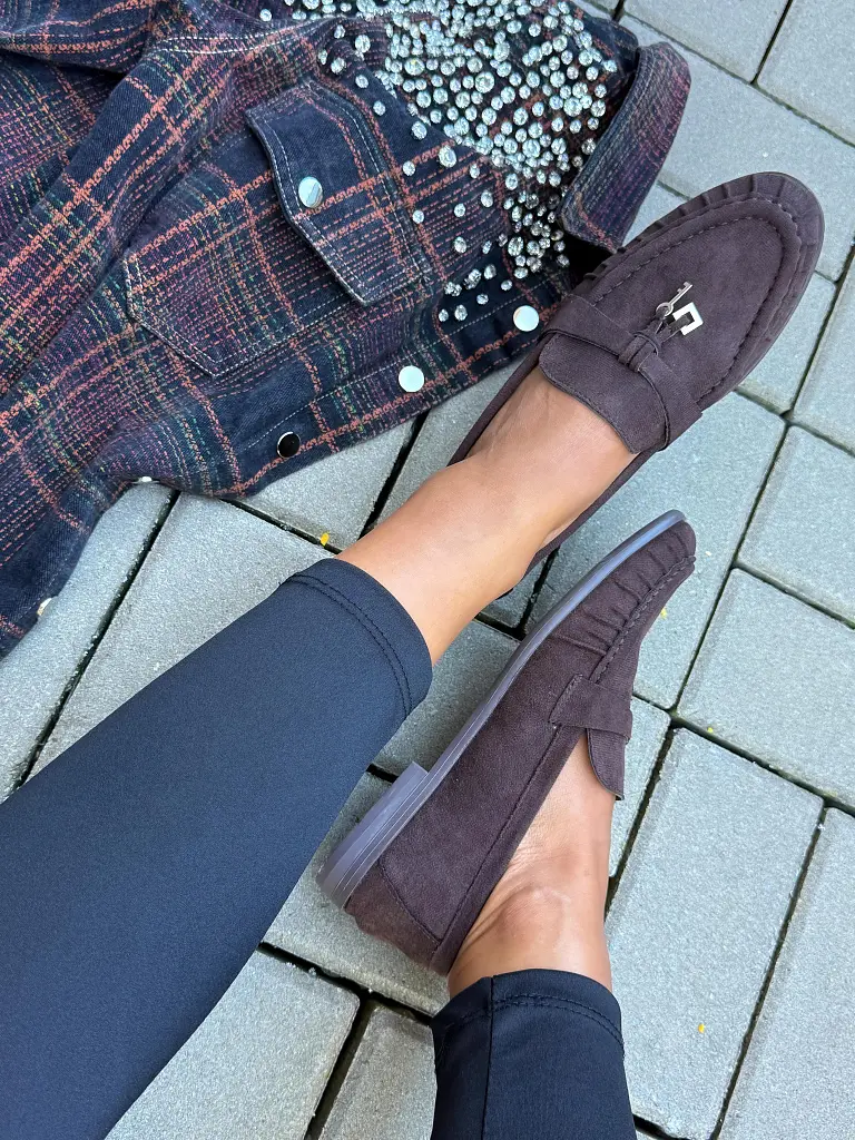 Mokasíny so zlatou ozdobou WRENA