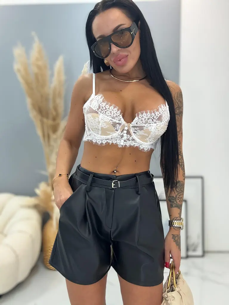 Koženkové šortky s opaskom KENNA+ - next