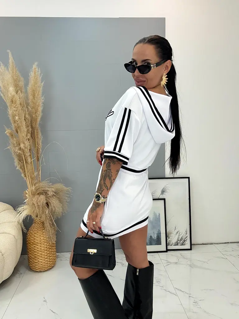 Športové biele minišaty s kapucňou IVETA - next