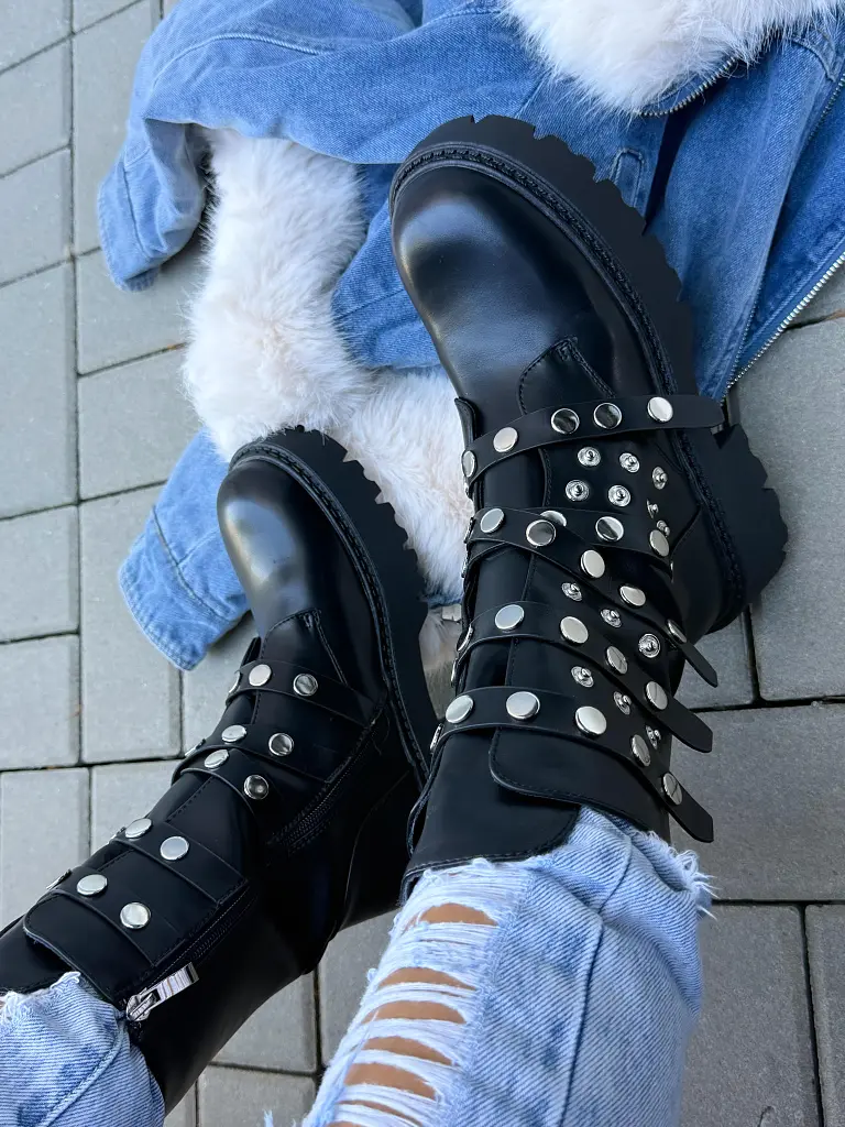 Členkové čižmy so striebornými ozdobami ELLITA+