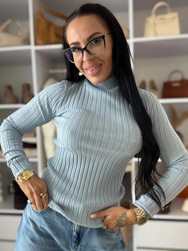 Vrúbkovaný pulóver KIRA+