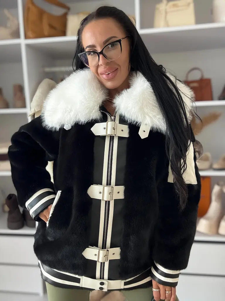 Kožušinová bunda s koženkovými detailmi KAZIA+ - next