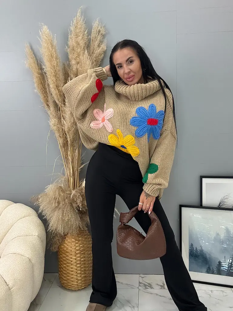 Elegantný rolák zdobený kvetmi BERYLA+ - next