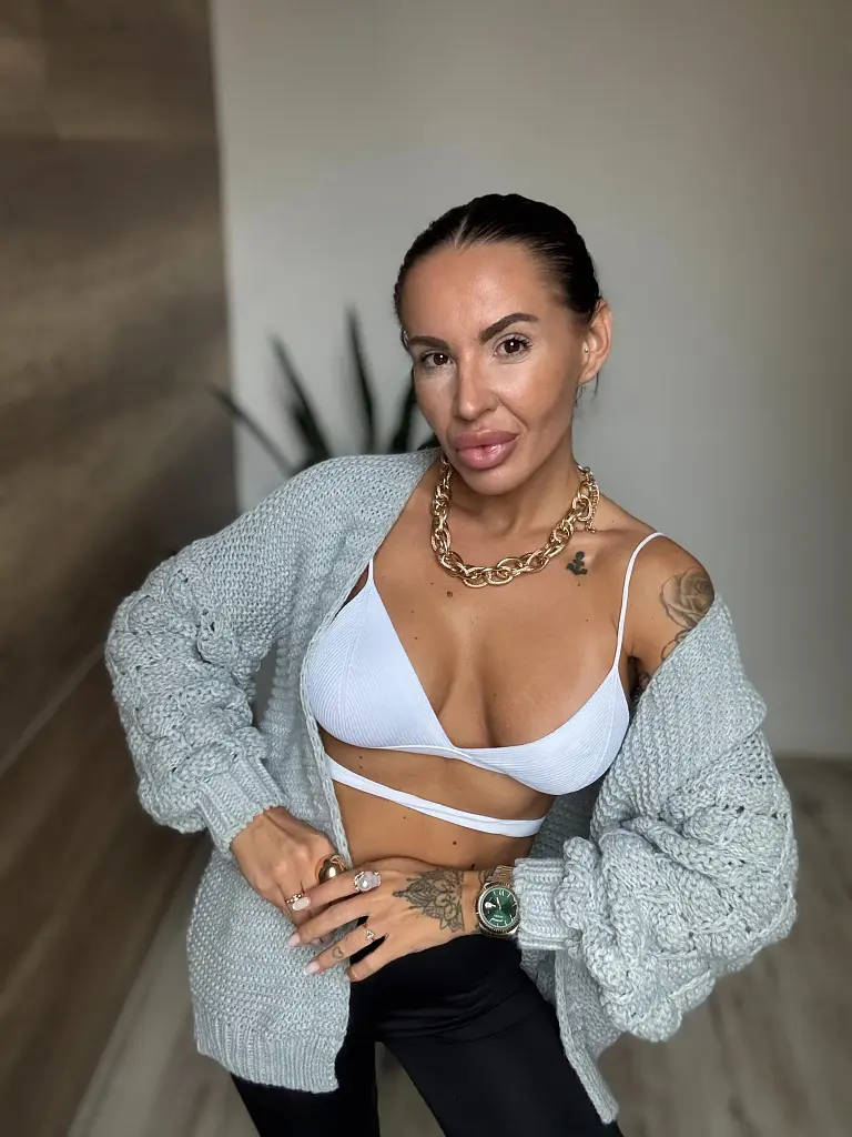 Elegantný kardigán AMITY+