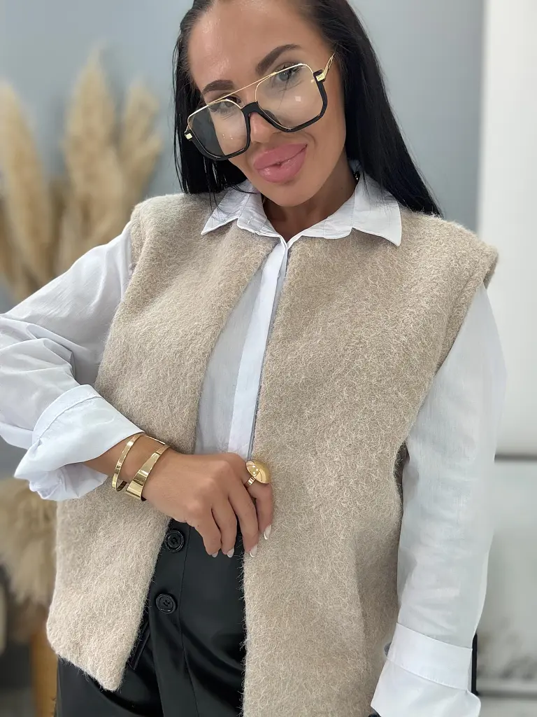 Vesta s otvoreným strihom FREYDA - next