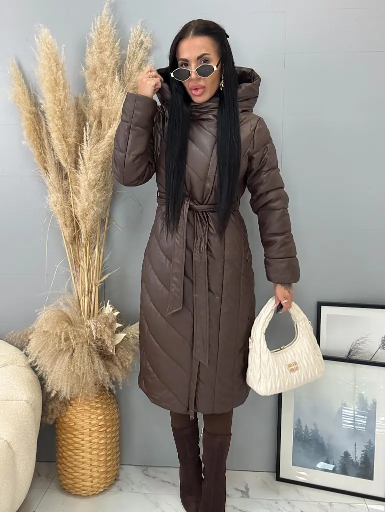 Dlhý koženkový kabát s kapucňou a opaskom JAMEA