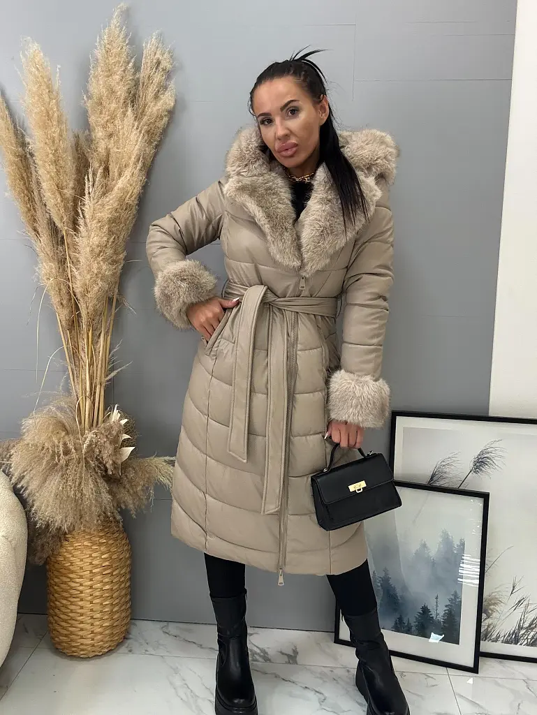 Dlhý koženkový kabát s kožušinou a opaskom  NIVORA