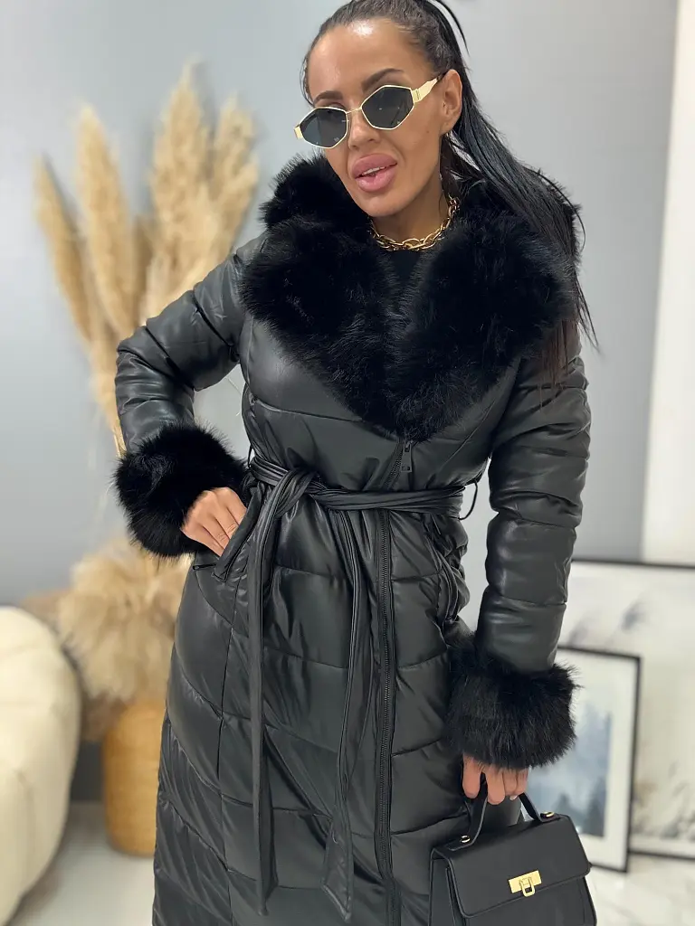 Dlhý koženkový kabát s kožušinou a opaskom  NIVORA