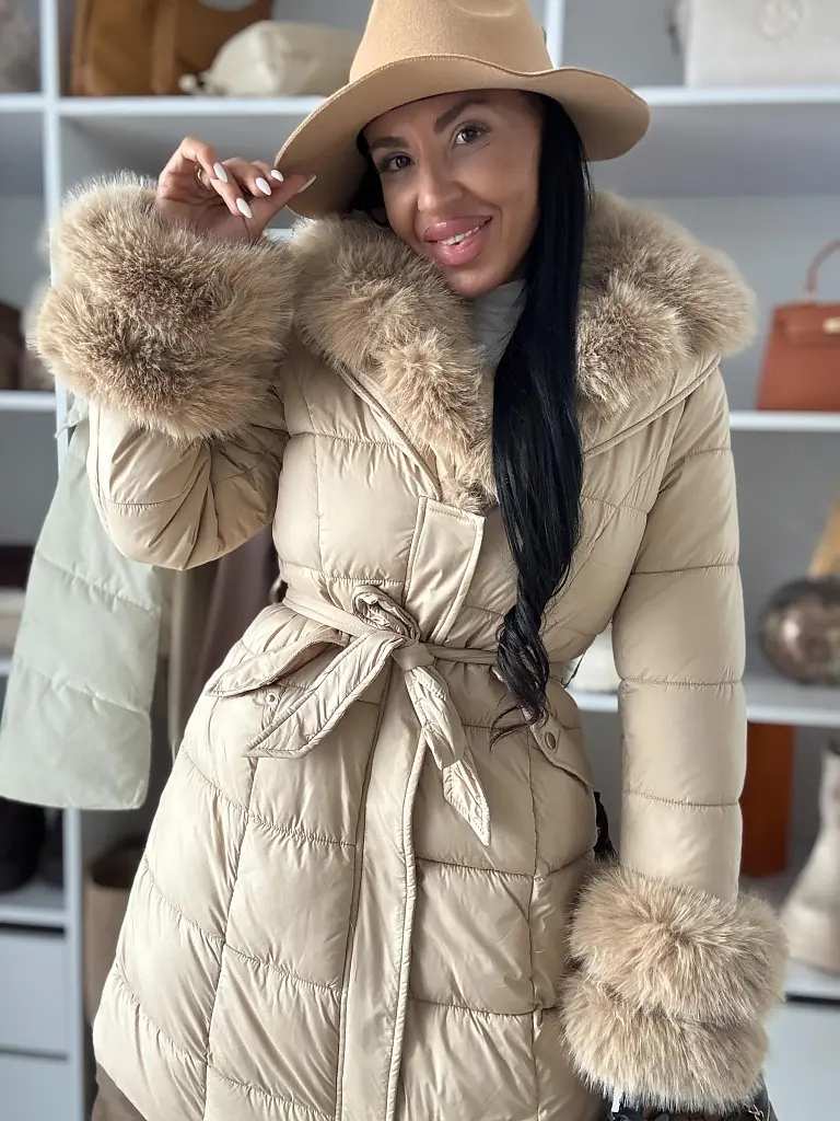 Dlhá bunda s kožušinou a opaskom LAUNA