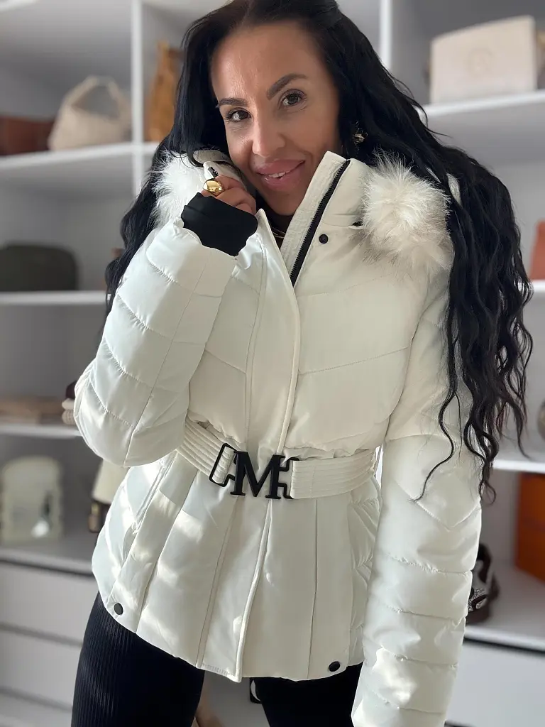 Bunda s kožušinou a kapucňou ARANA