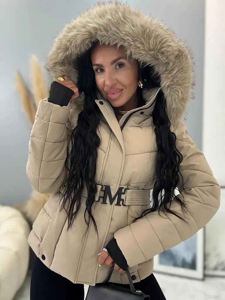 Bunda s kožušinou a kapucňou ARANA