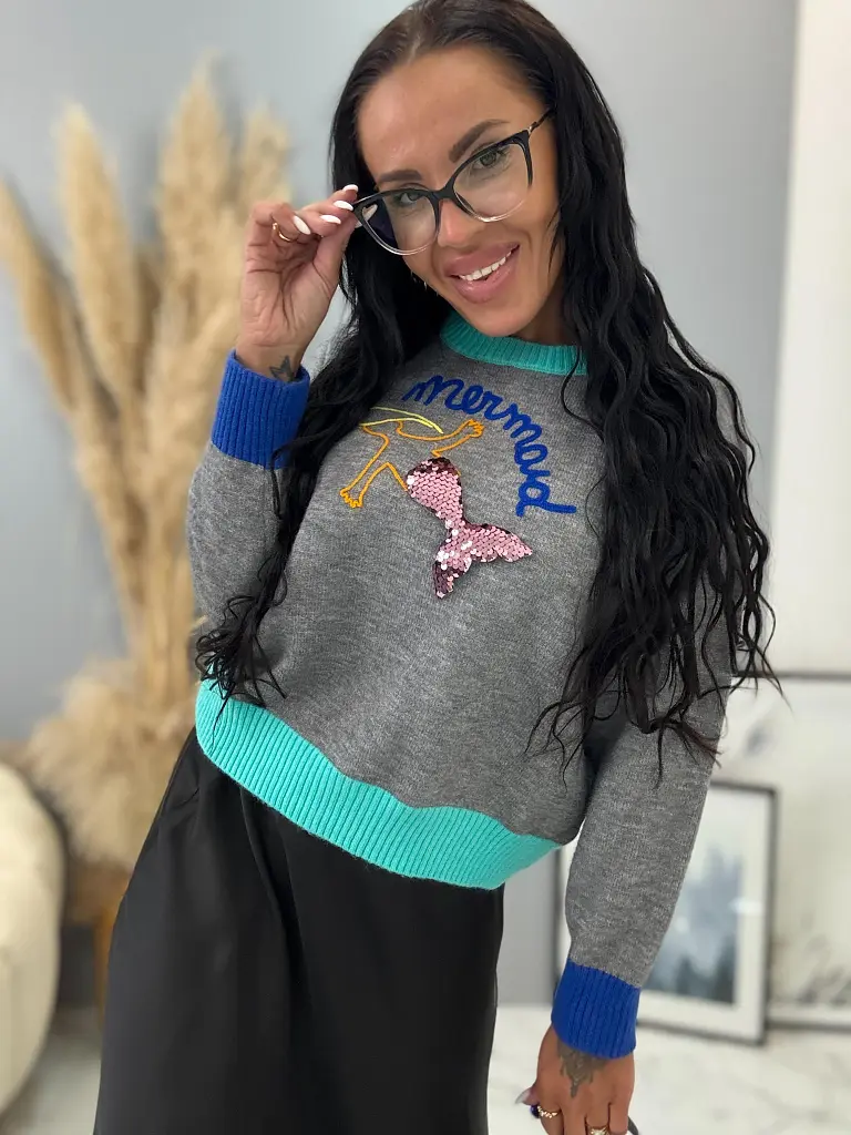 Sivý pulóver zdobený flitrami CASPIA+