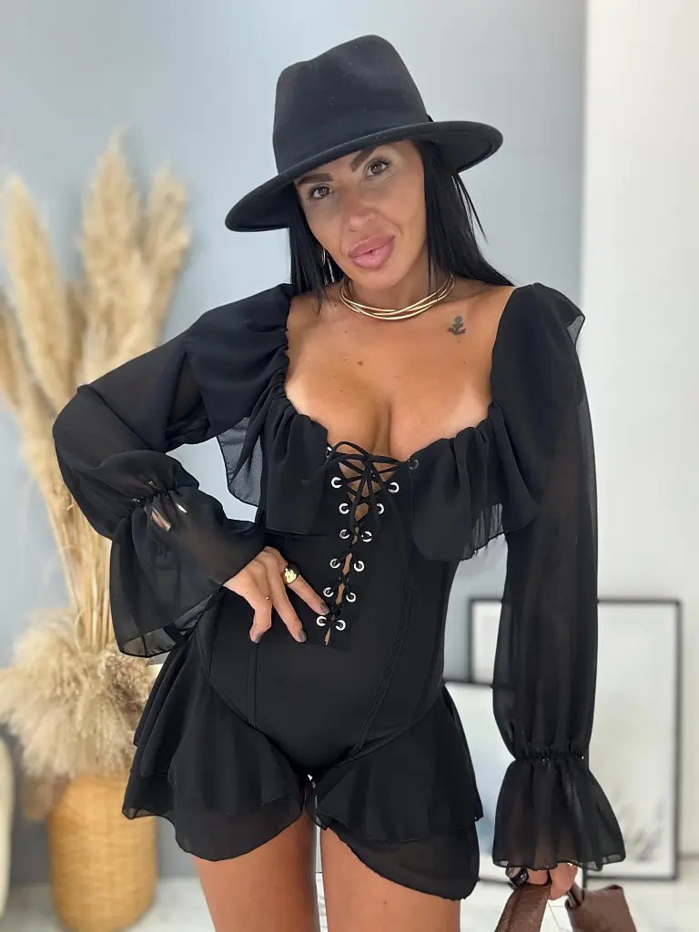 Šnurovací overál s volánikmi a odhalenými ramenami MINDY - next