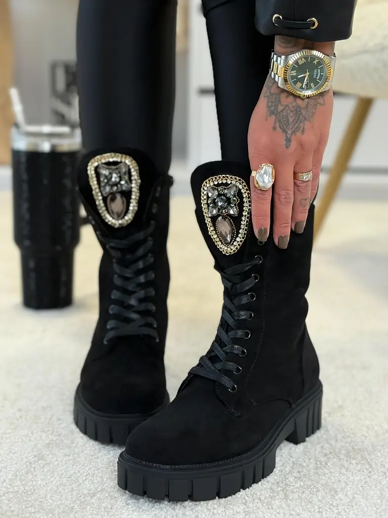 Šnúrovacie čižmy zdobené kamienkami MISENA - next