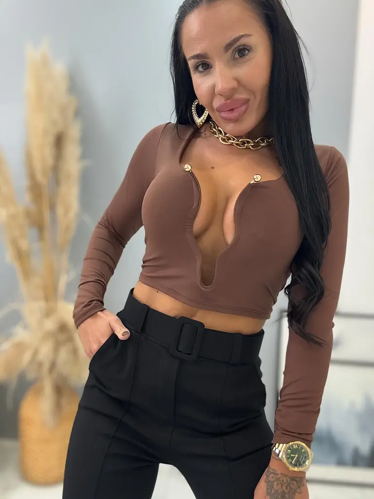 Crop-top s hlbokým výstrihom LEDAVA - next