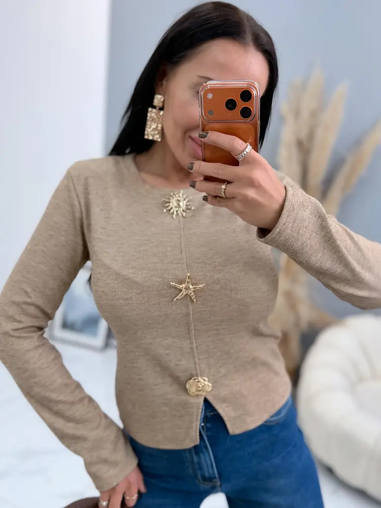 Pulóver so zlatou ozdobou KARMELA - next